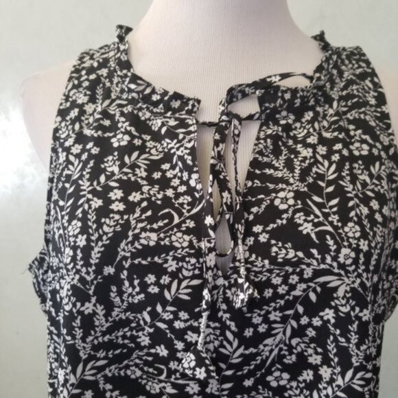 Sanctuary Floral sleeveless V-neck dress size S (309) - Picture 2 of 9